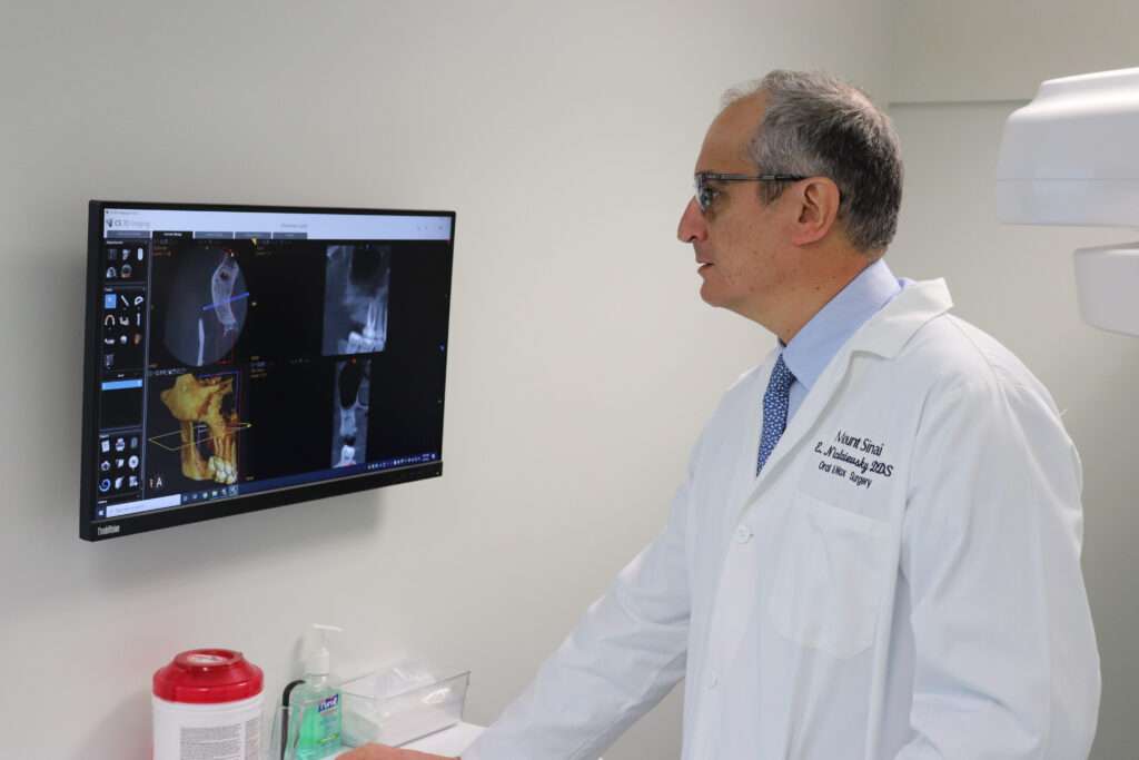 Dr. Eduardo Nicolaievsky Experto cigomático